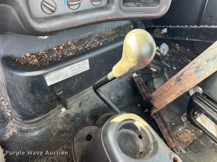 image for item LE9020 2003 Chevrolet  C7500 truck cab and chassis