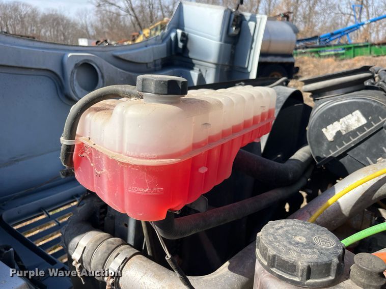 image for item LE9020 2003 Chevrolet  C7500 truck cab and chassis