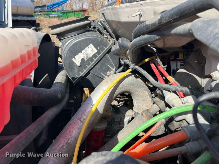 image for item LE9020 2003 Chevrolet  C7500 truck cab and chassis