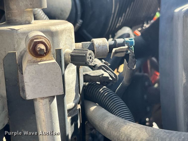 image for item LE9020 2003 Chevrolet  C7500 truck cab and chassis