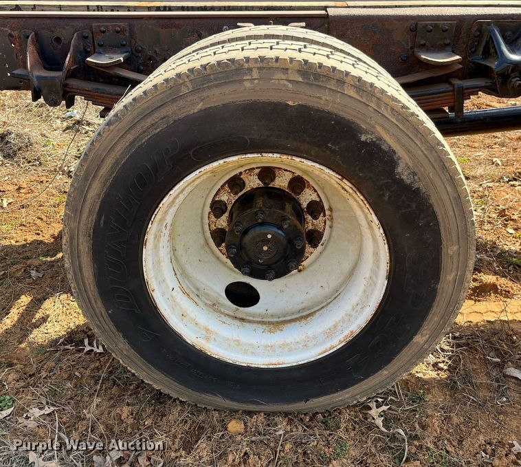 image for item LE9020 2003 Chevrolet  C7500 truck cab and chassis