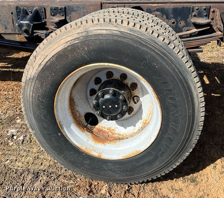 image for item LE9020 2003 Chevrolet  C7500 truck cab and chassis