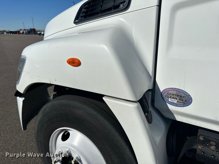 image for item LR9324 2018 Hino 268A box truck