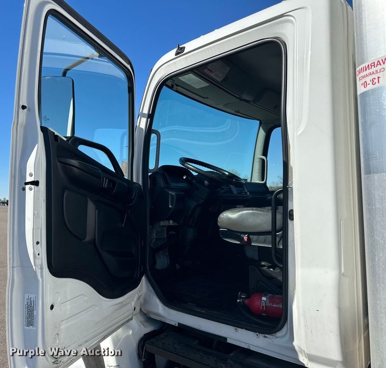 image for item LR9324 2018 Hino 268A box truck