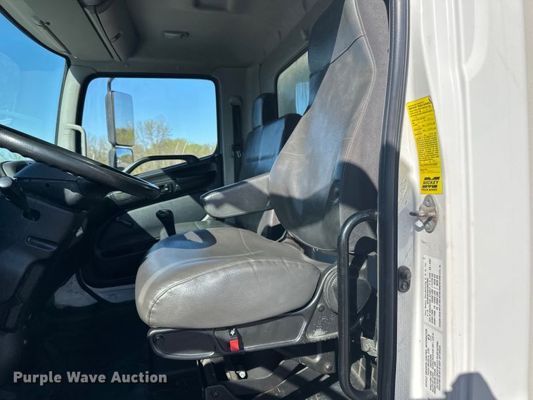 image for item LR9324 2018 Hino 268A box truck