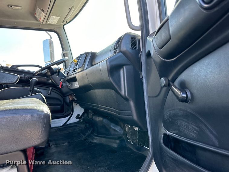 image for item LR9324 2018 Hino 268A box truck