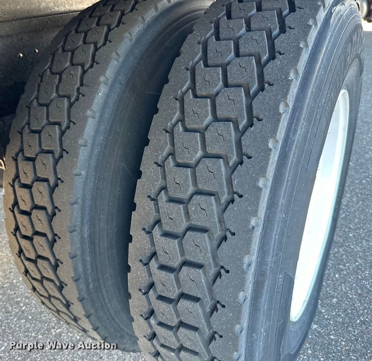 image for item LR9324 2018 Hino 268A box truck