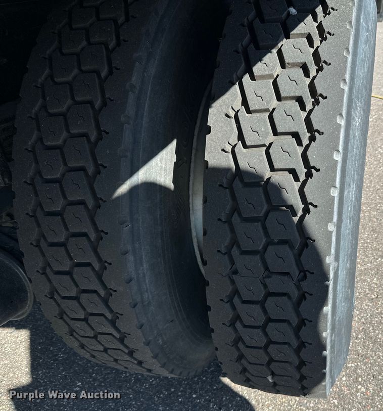 image for item LR9324 2018 Hino 268A box truck