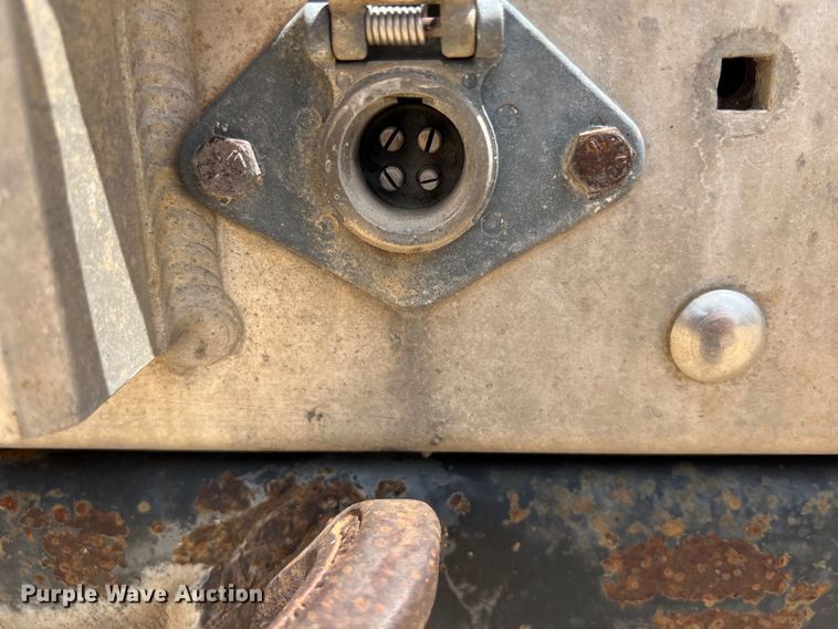 image for item LU9901 2000 Utility Trailer FS2CHA flatbed trailer