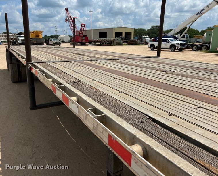 image for item LU9901 2000 Utility Trailer FS2CHA flatbed trailer