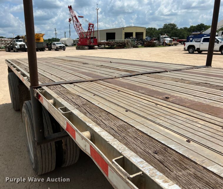 image for item LU9901 2000 Utility Trailer FS2CHA flatbed trailer