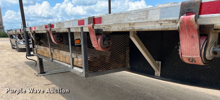 image for item LU9901 2000 Utility Trailer FS2CHA flatbed trailer