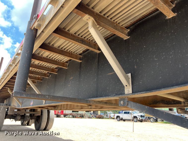 image for item LU9901 2000 Utility Trailer FS2CHA flatbed trailer