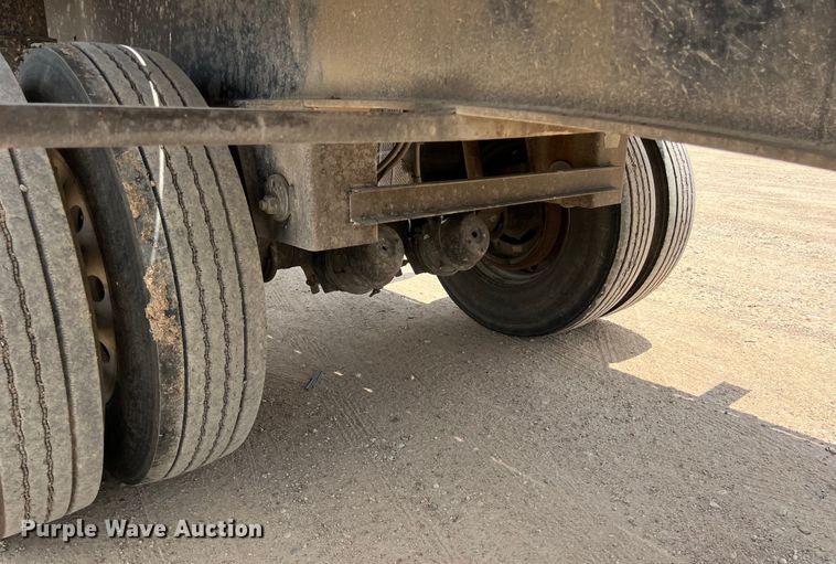 image for item LU9901 2000 Utility Trailer FS2CHA flatbed trailer