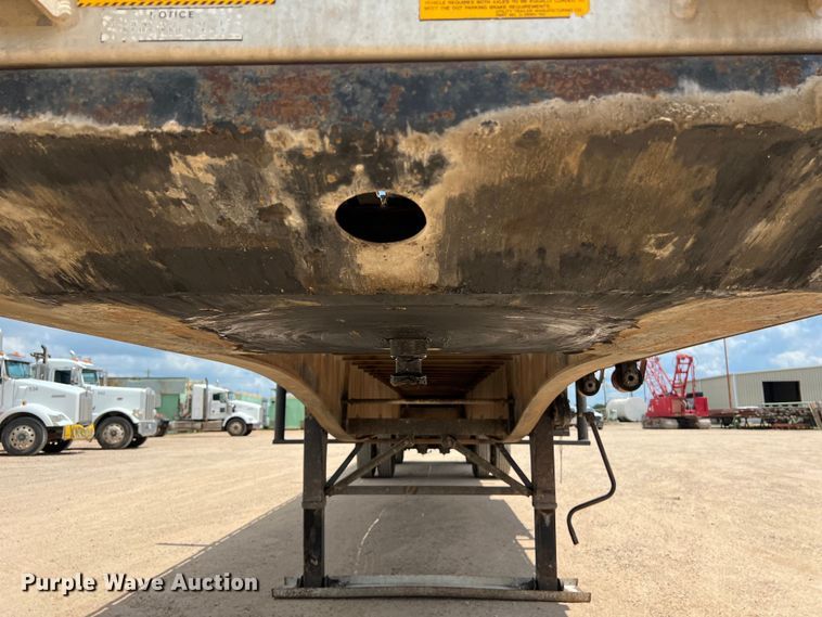 image for item LU9901 2000 Utility Trailer FS2CHA flatbed trailer