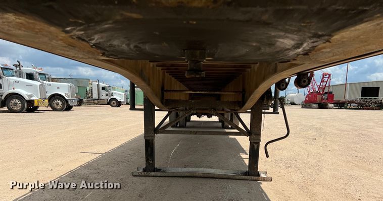 image for item LU9901 2000 Utility Trailer FS2CHA flatbed trailer