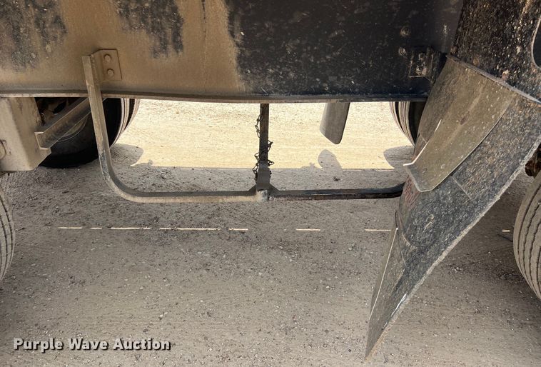 image for item LU9901 2000 Utility Trailer FS2CHA flatbed trailer