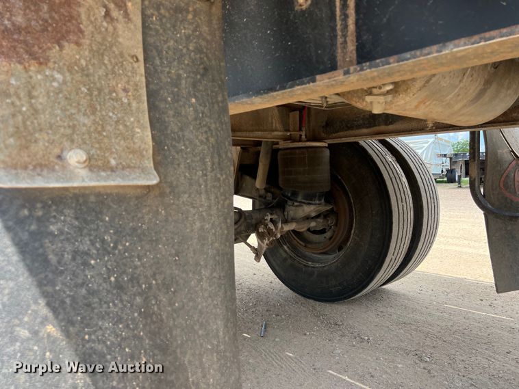 image for item LU9901 2000 Utility Trailer FS2CHA flatbed trailer