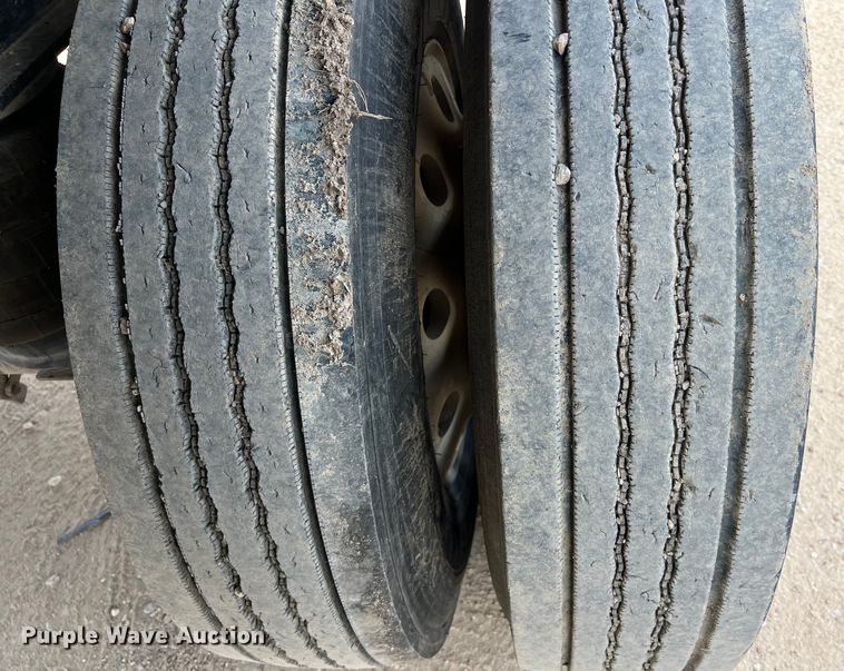 image for item LU9901 2000 Utility Trailer FS2CHA flatbed trailer