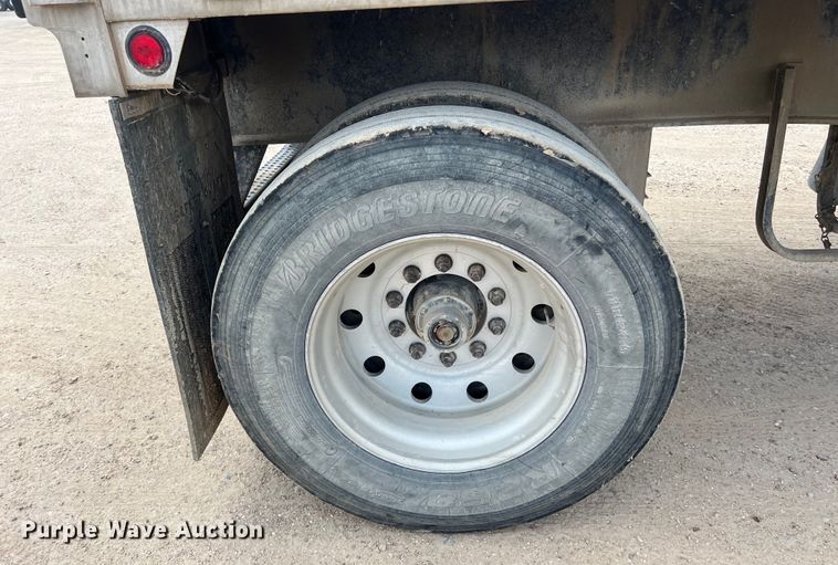 image for item LU9901 2000 Utility Trailer FS2CHA flatbed trailer