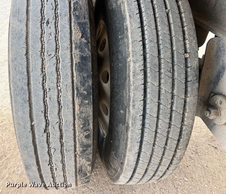 image for item LU9901 2000 Utility Trailer FS2CHA flatbed trailer