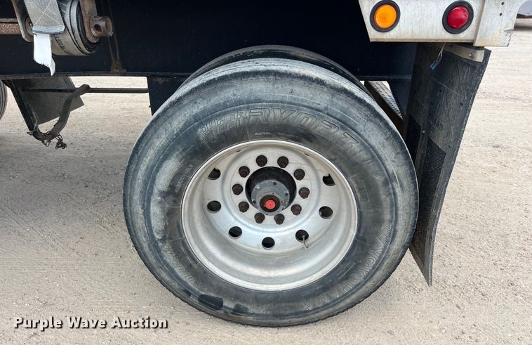 image for item LU9901 2000 Utility Trailer FS2CHA flatbed trailer