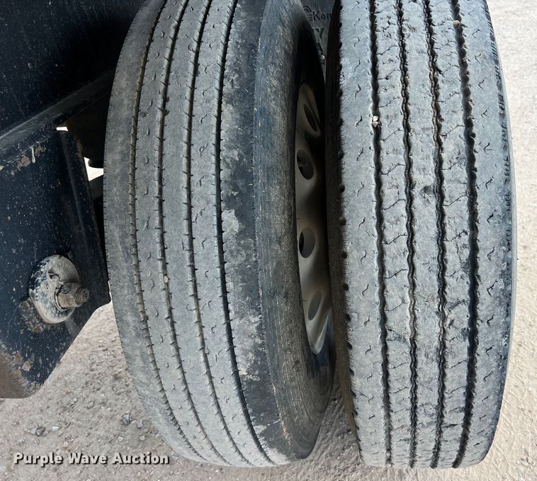 image for item LU9901 2000 Utility Trailer FS2CHA flatbed trailer