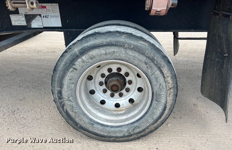 image for item LU9901 2000 Utility Trailer FS2CHA flatbed trailer