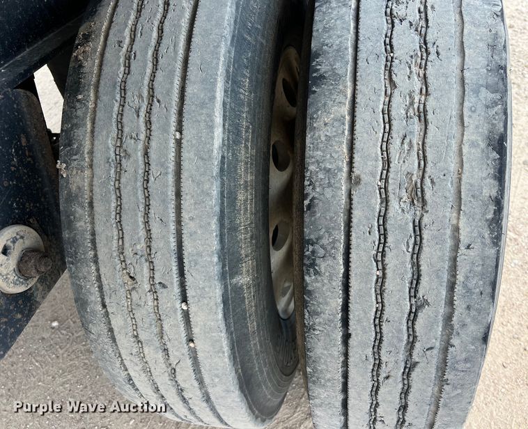 image for item LU9901 2000 Utility Trailer FS2CHA flatbed trailer