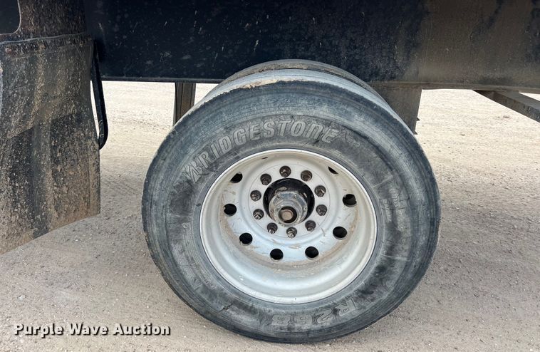 image for item LU9901 2000 Utility Trailer FS2CHA flatbed trailer