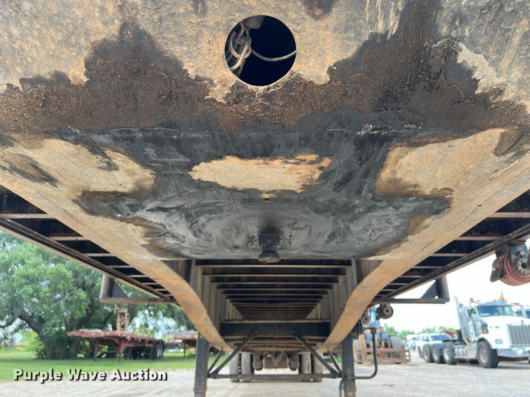 image for item LU9902 2006 Lufkin flatbed trailer