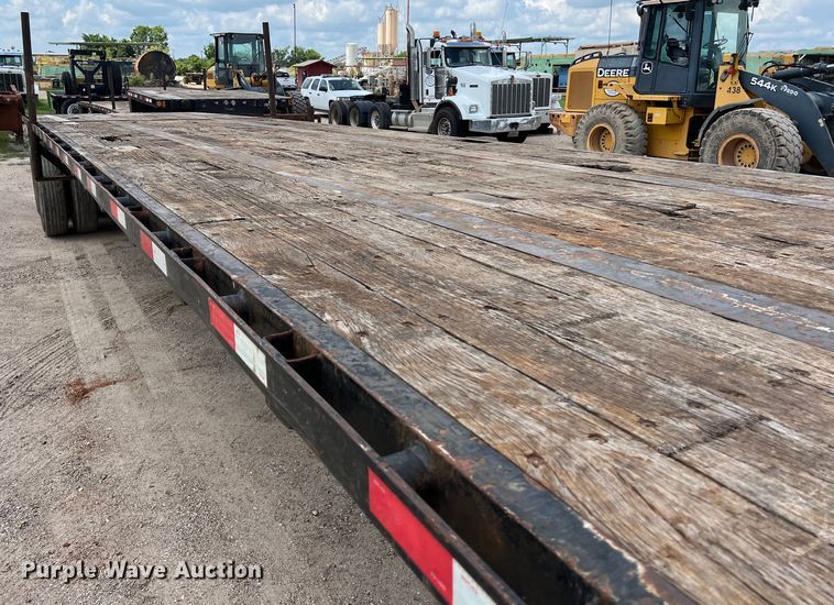 image for item LU9902 2006 Lufkin flatbed trailer