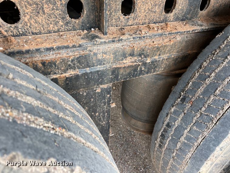 image for item LU9902 2006 Lufkin flatbed trailer