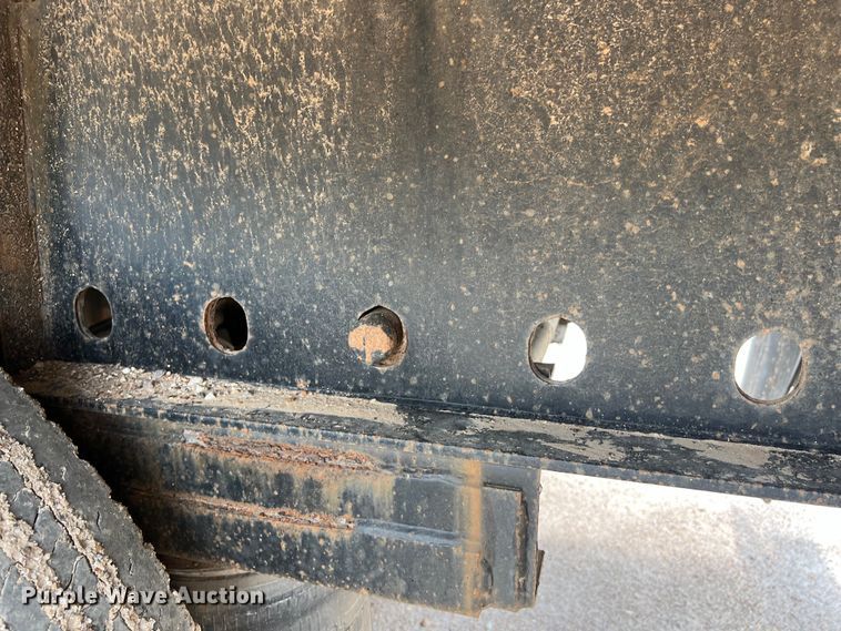 image for item LU9902 2006 Lufkin flatbed trailer