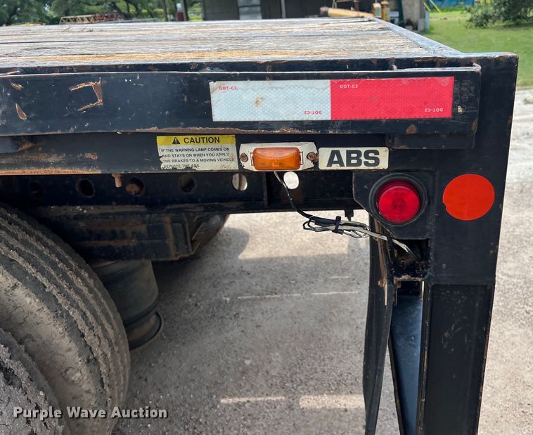 image for item LU9902 2006 Lufkin flatbed trailer