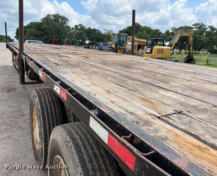 image for item LU9902 2006 Lufkin flatbed trailer