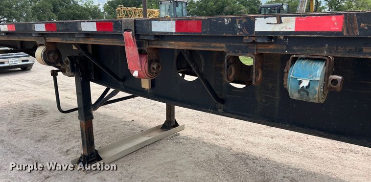 image for item LU9902 2006 Lufkin flatbed trailer