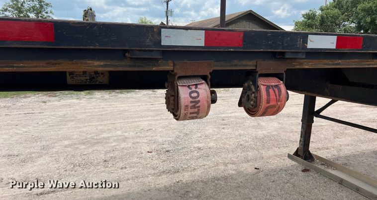 image for item LU9902 2006 Lufkin flatbed trailer