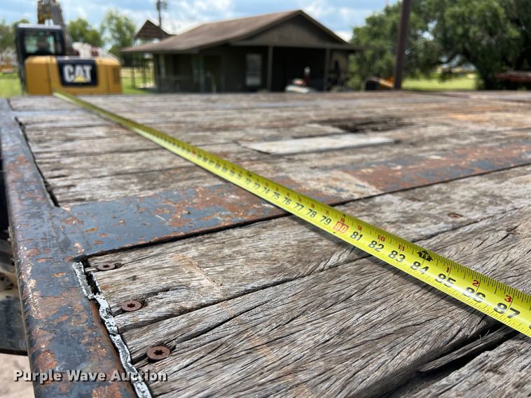 image for item LU9902 2006 Lufkin flatbed trailer