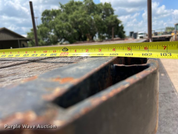 image for item LU9902 2006 Lufkin flatbed trailer