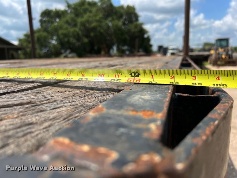 image for item LU9902 2006 Lufkin flatbed trailer