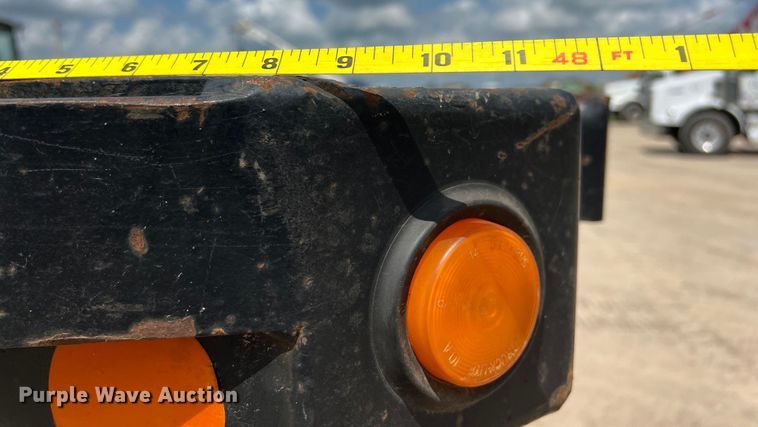 image for item LU9902 2006 Lufkin flatbed trailer