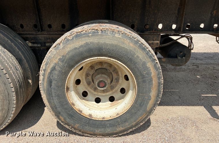 image for item LU9902 2006 Lufkin flatbed trailer