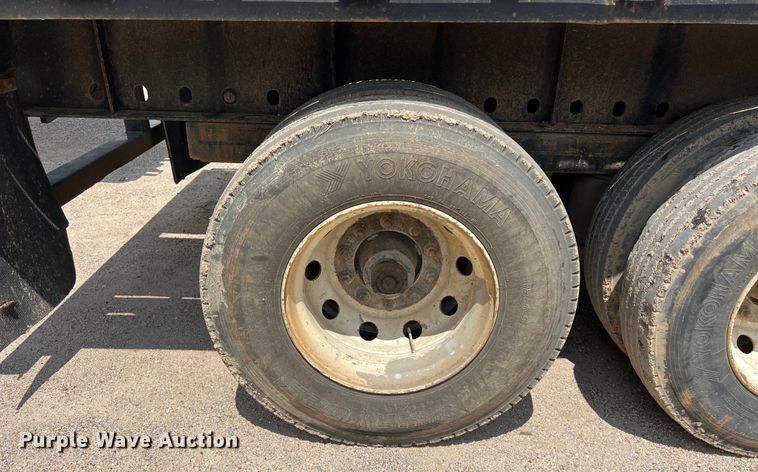 image for item LU9902 2006 Lufkin flatbed trailer