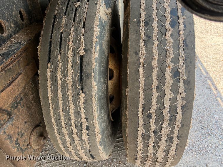 image for item LU9902 2006 Lufkin flatbed trailer