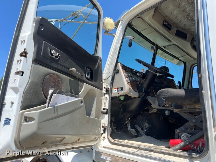 image for item LU9903 2013 Western Star 4900EX winch truck