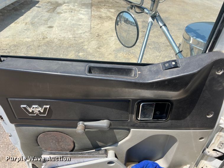 image for item LU9903 2013 Western Star 4900EX winch truck