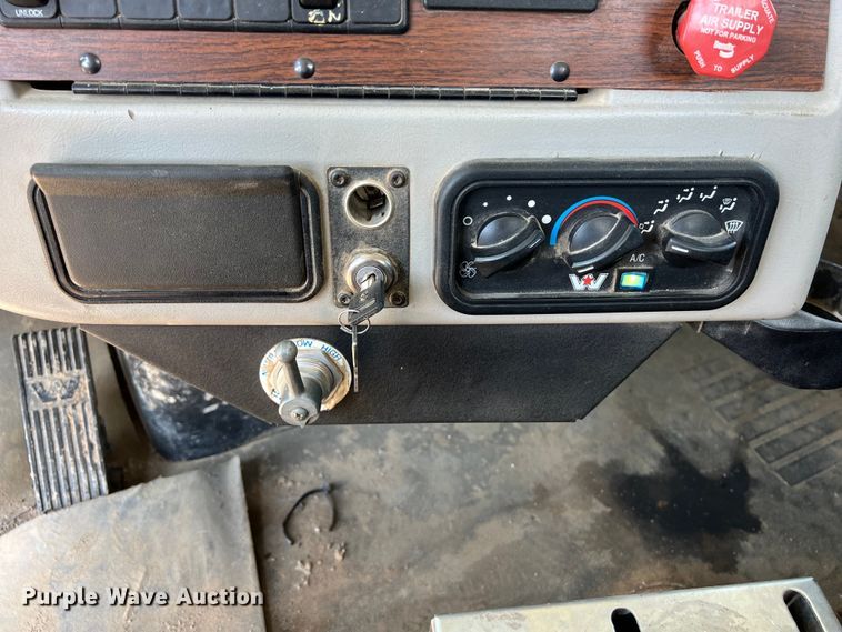 image for item LU9903 2013 Western Star 4900EX winch truck