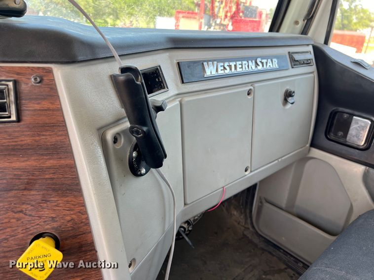 image for item LU9903 2013 Western Star 4900EX winch truck