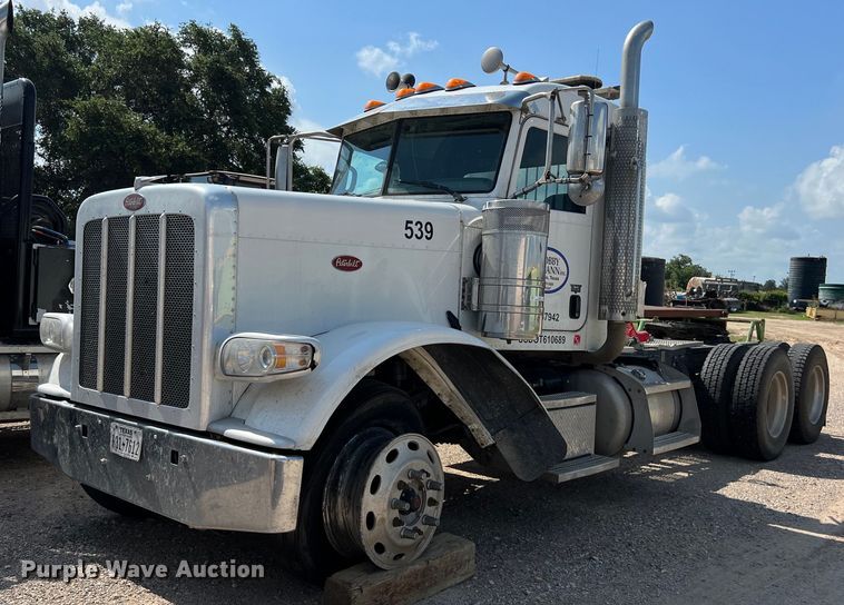image for item LU9906 2018 Peterbilt 389 semi truck